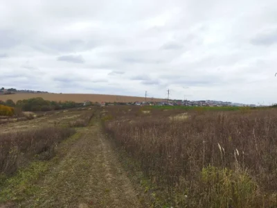 Земельна ділянка на Озерній
