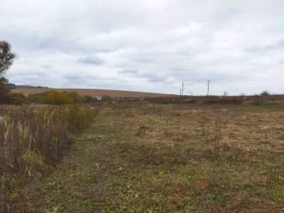 Земельна ділянка на Озерній