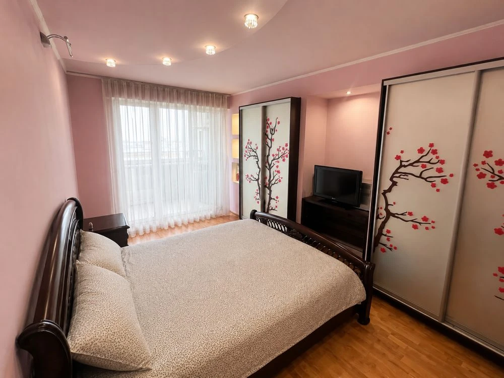 Продаж 3-х кімнатної квартири, центр, вул Велика Бердичівськ