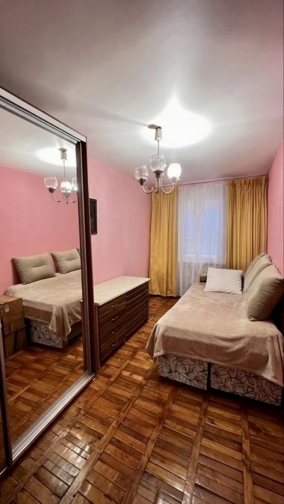 Продам 2 кімнатну квартиру по вул.Смілянській в теплому цегл