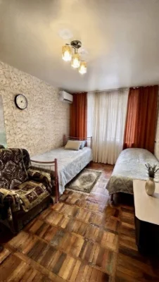 Продам 2 кімнатну квартиру по вул.Смілянській в теплому цегл
