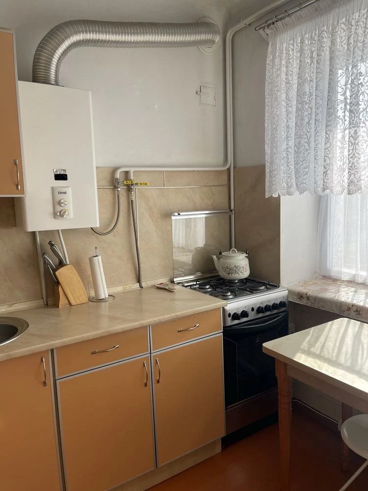 Продаж трикімнатної Центр