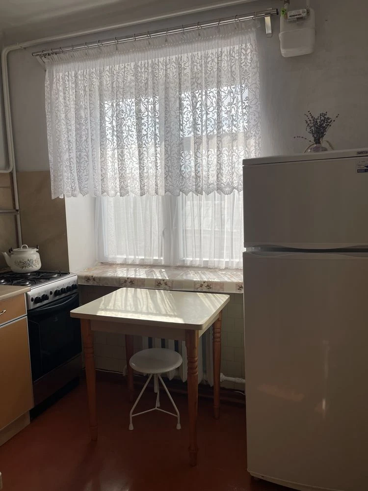 Продаж трикімнатної Центр