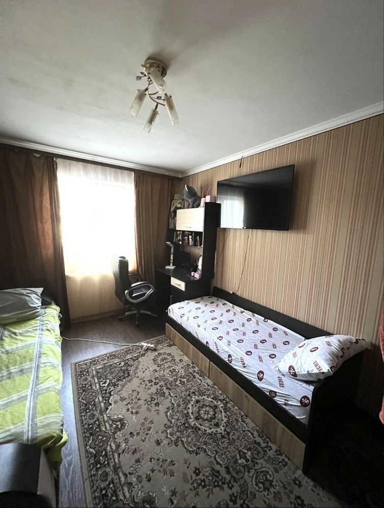 Продаж 3 к/к .Площа Перемоги . Вул. 12 Поздовжня
