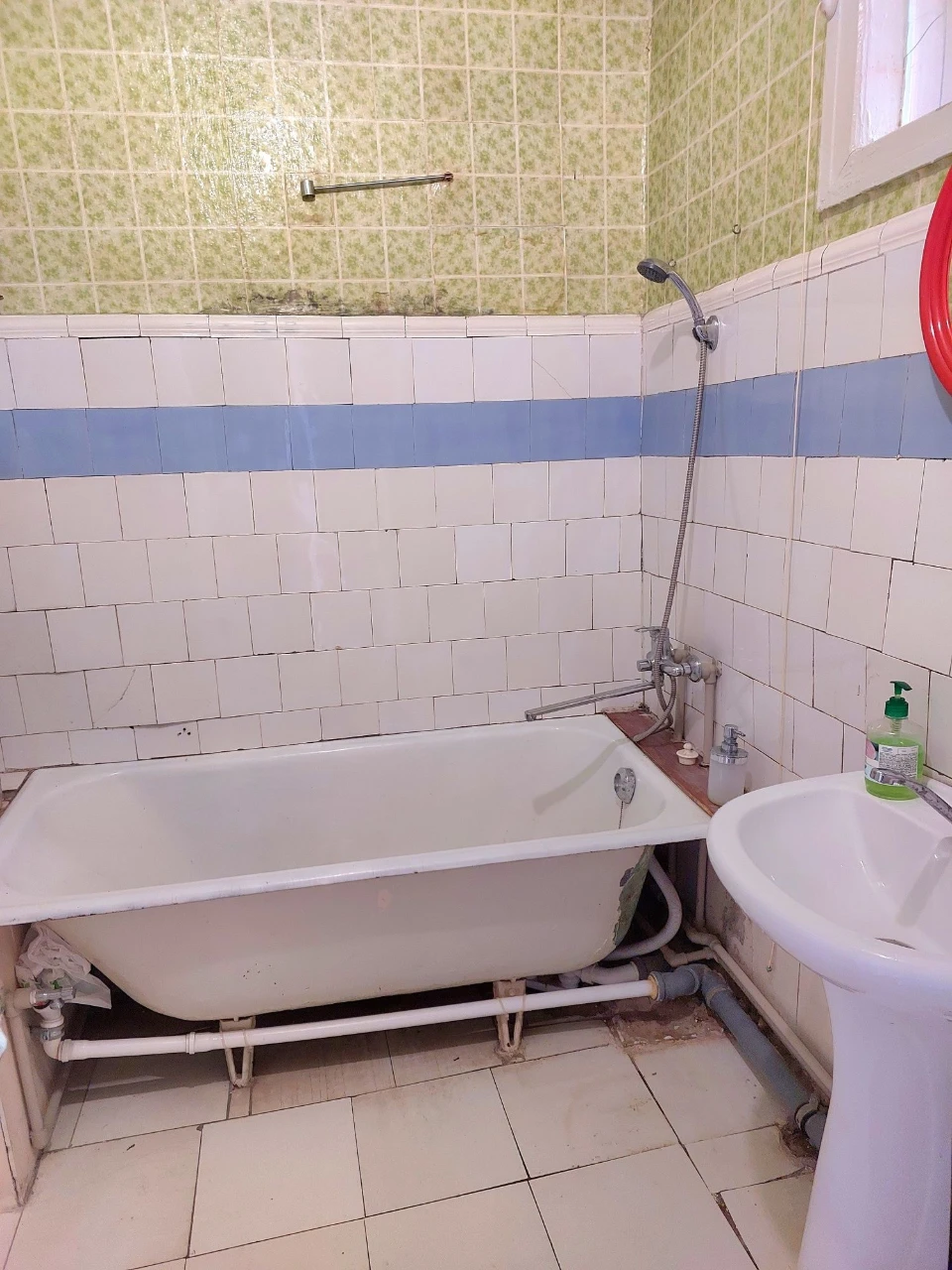 Продаж крупногабаритної двокімнатної квартири в центрі міста