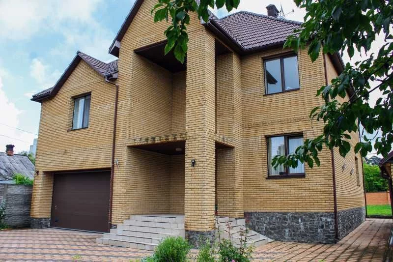 Будинок на Корбутівці в престижному районі над річкою