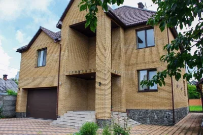 Будинок на Корбутівці в престижному районі над річкою