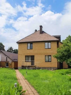 Будинок на Корбутівці в престижному районі над річкою