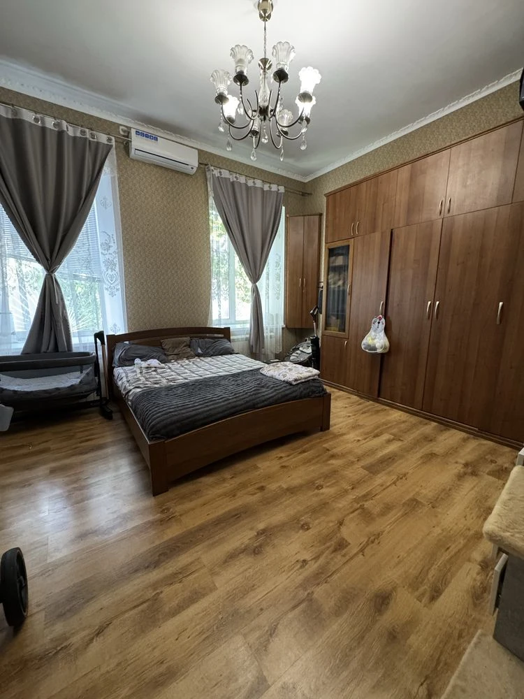 Продаж квартири на землі.