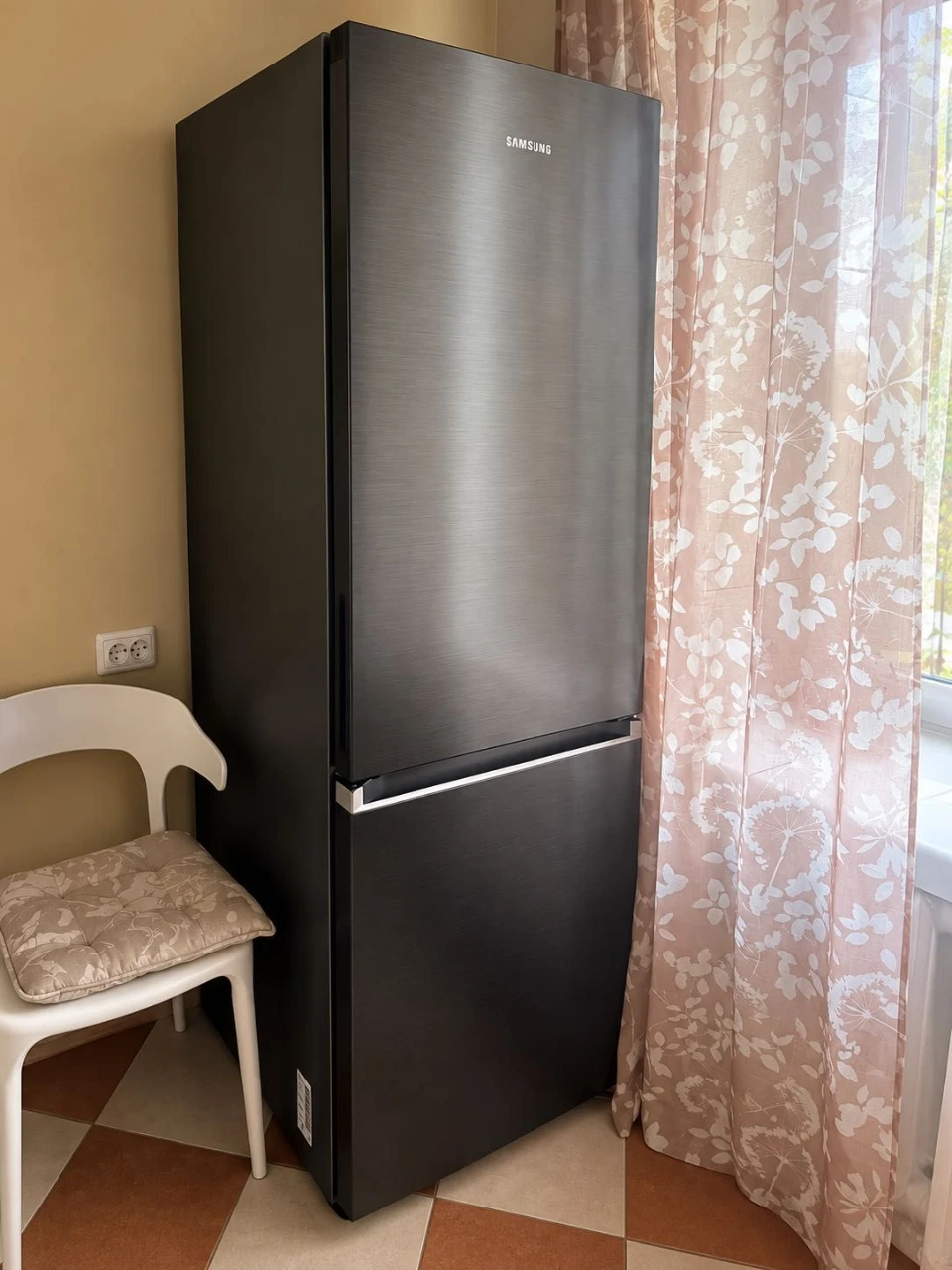 Квартира з меблями і технікою