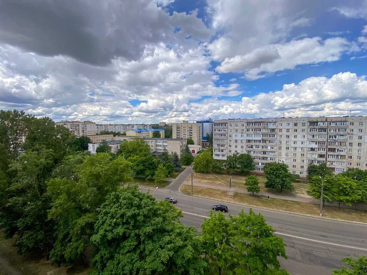 Простора трикімнатна квартиру на проспекті Свободи «ЄВідновл