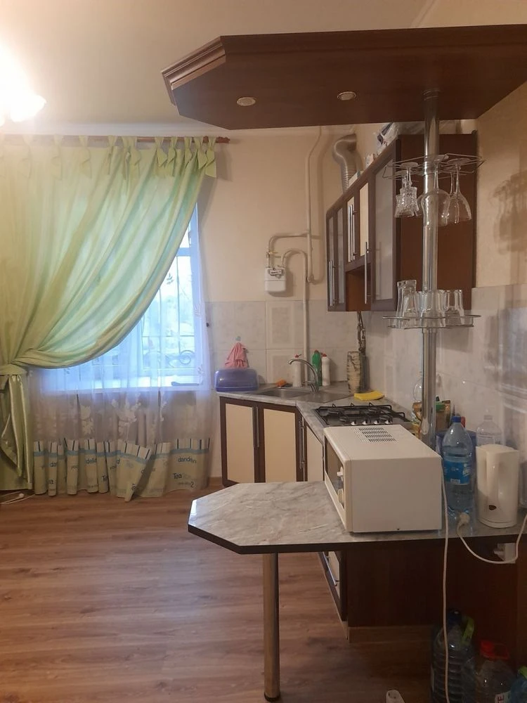 Продаю двухкомнатную в старом центре