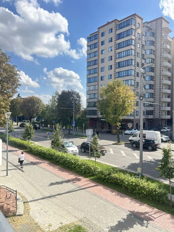 Продам 3-кімн. квартиру  в Центрі! 2/5 поверх, цегла, пр. Во