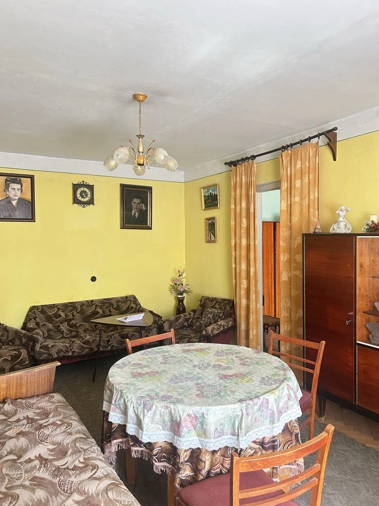 Продам 3-кімн. квартиру  в Центрі! 2/5 поверх, цегла, пр. Во