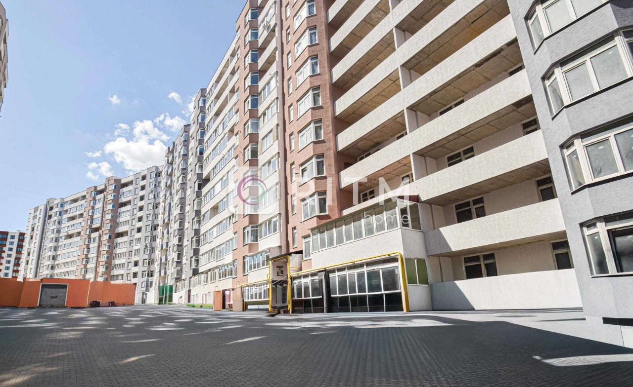 Продається простора квартира з чудовим плануванням — дві окр