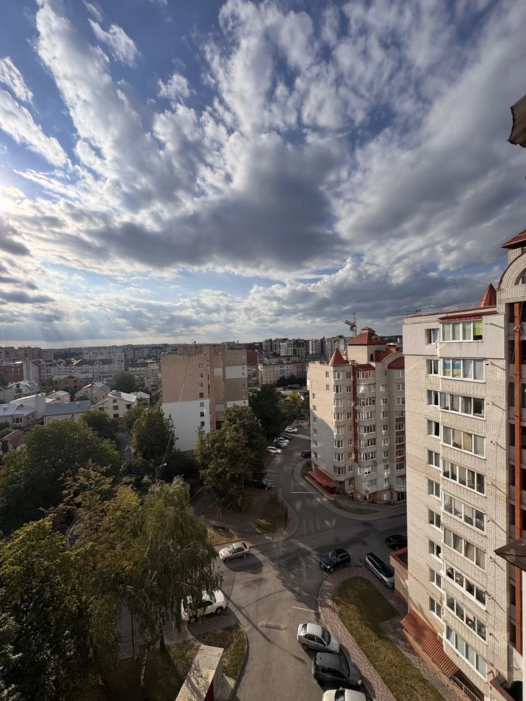 1,5 кімнатна квартра вул Коновальця