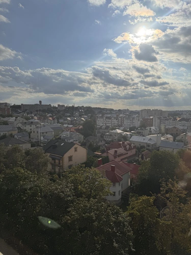1,5 кімнатна квартра вул Коновальця