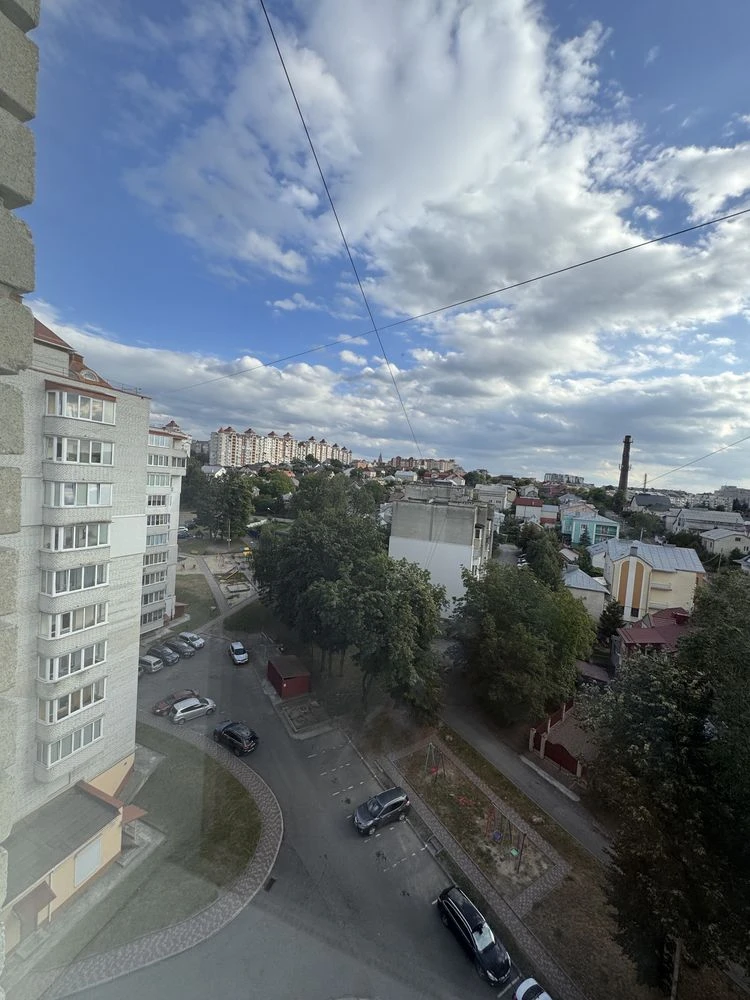 1,5 кімнатна квартра вул Коновальця