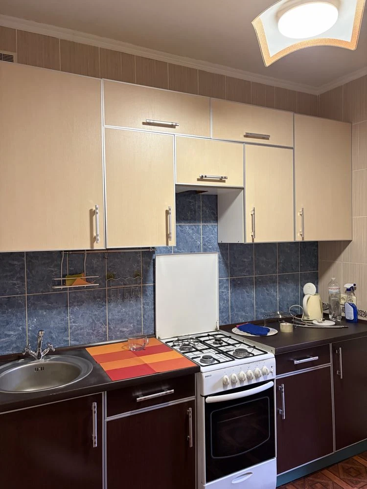 Продам 2 комнатную квартиру. Центр м. Площадь Конституции