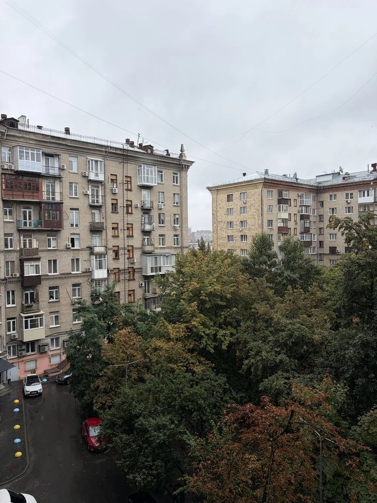 Продам 2 комнатную квартиру. Центр м. Площадь Конституции