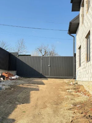 Продаж будинку з спорудами та землею неподалік Тернополя