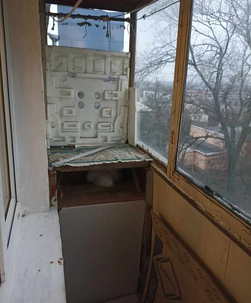 продаж гостинки з балконом район Одеської