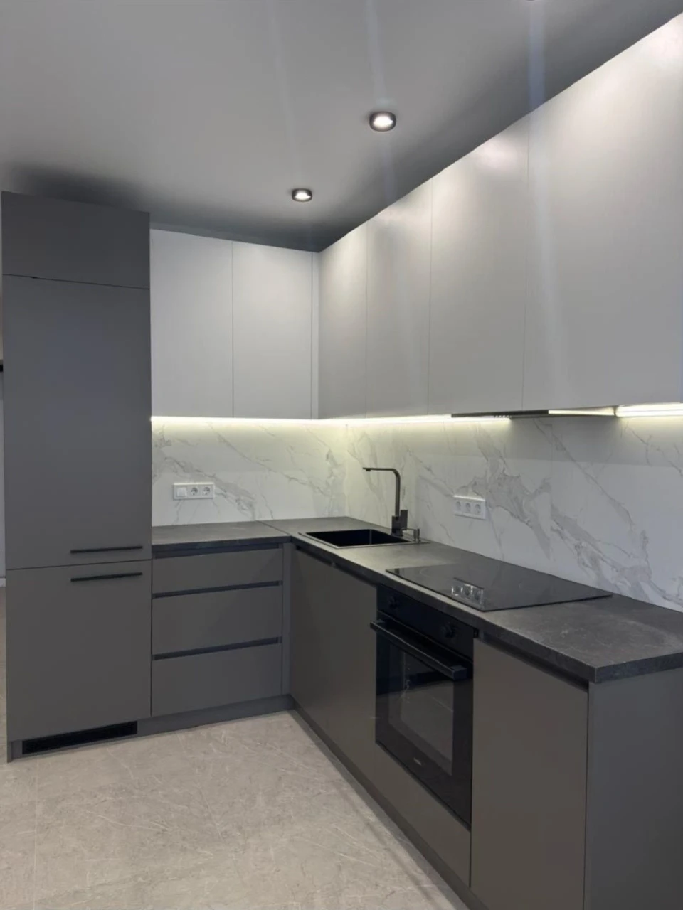Продам однокомнатную квартиру в ЖК Мира-3 гер.Харькова 270-в