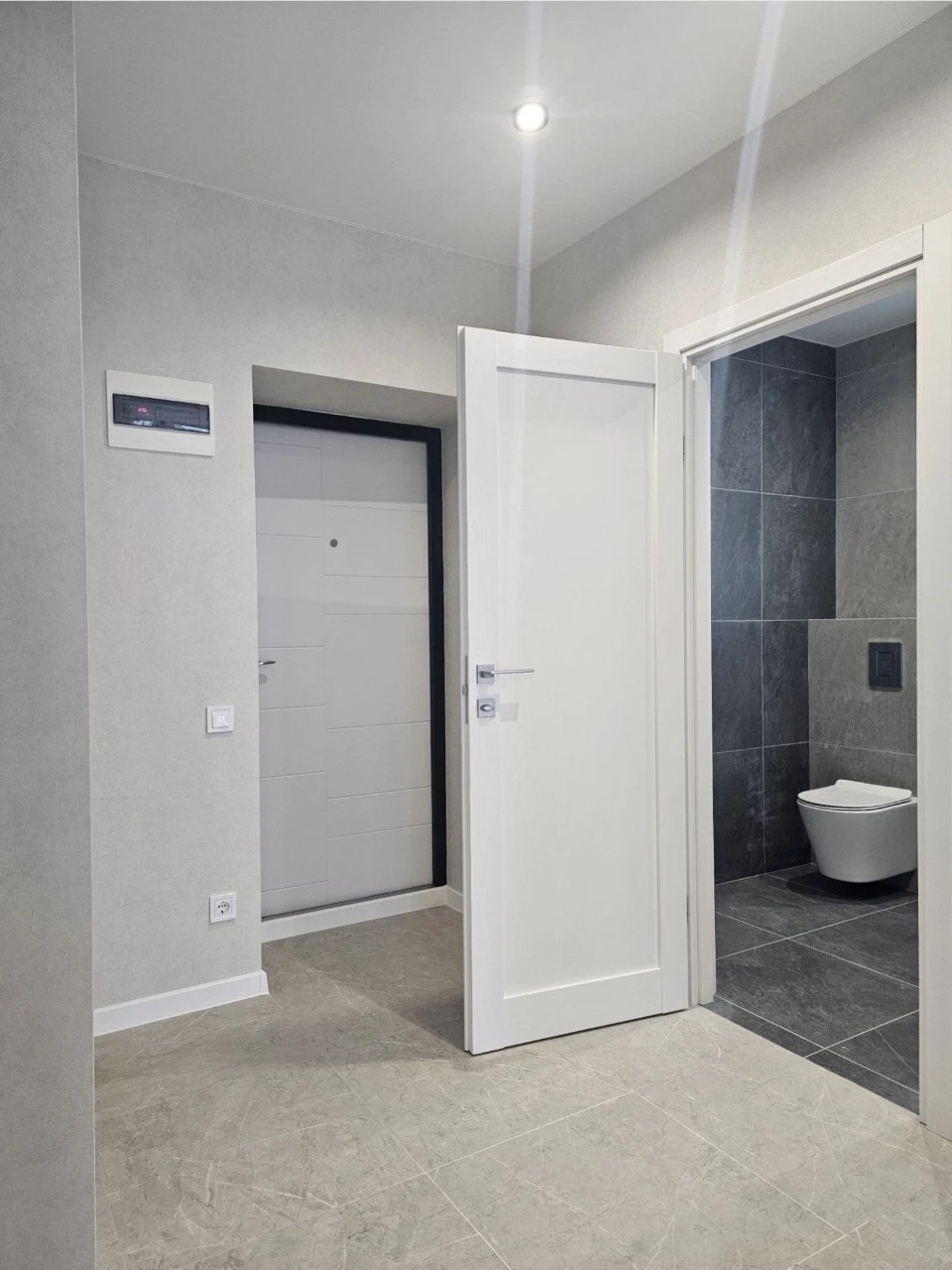 Продам однокомнатную квартиру в ЖК Мира-3 гер.Харькова 270-в