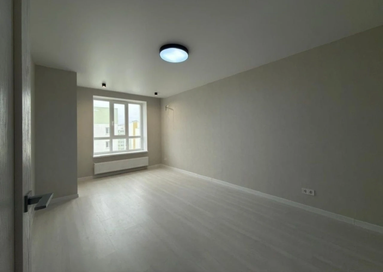 Продам однокомнатную квартиру в ЖК Мира-3 гер.Харькова 270-в
