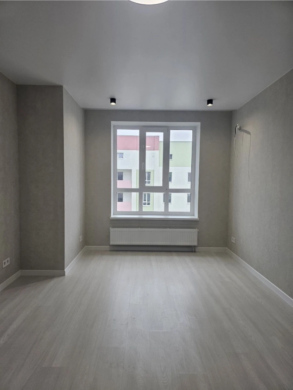 Продам однокомнатную квартиру в ЖК Мира-3 гер.Харькова 270-в