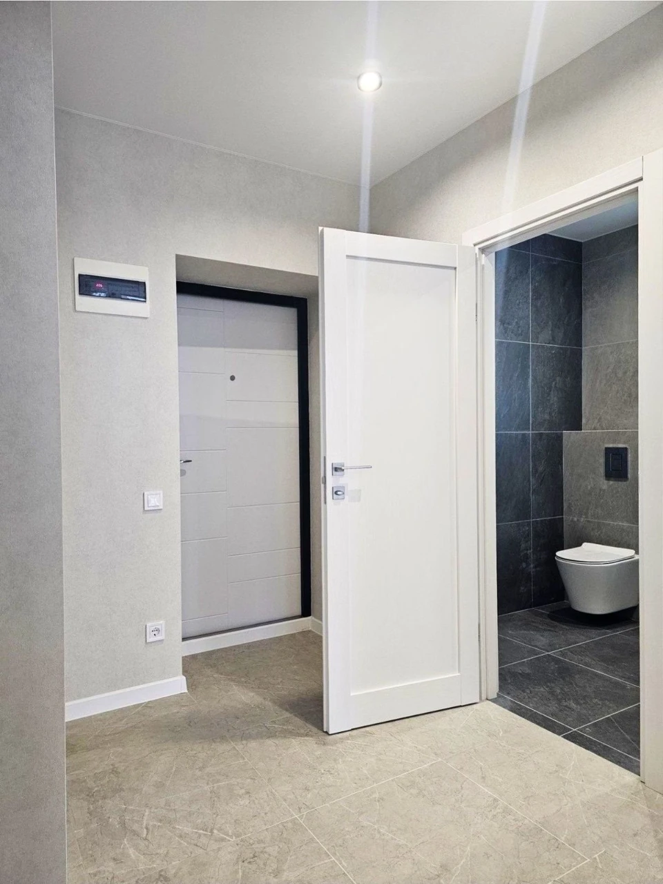 Продам однокомнатную квартиру в ЖК Мира-3 гер.Харькова 270-в