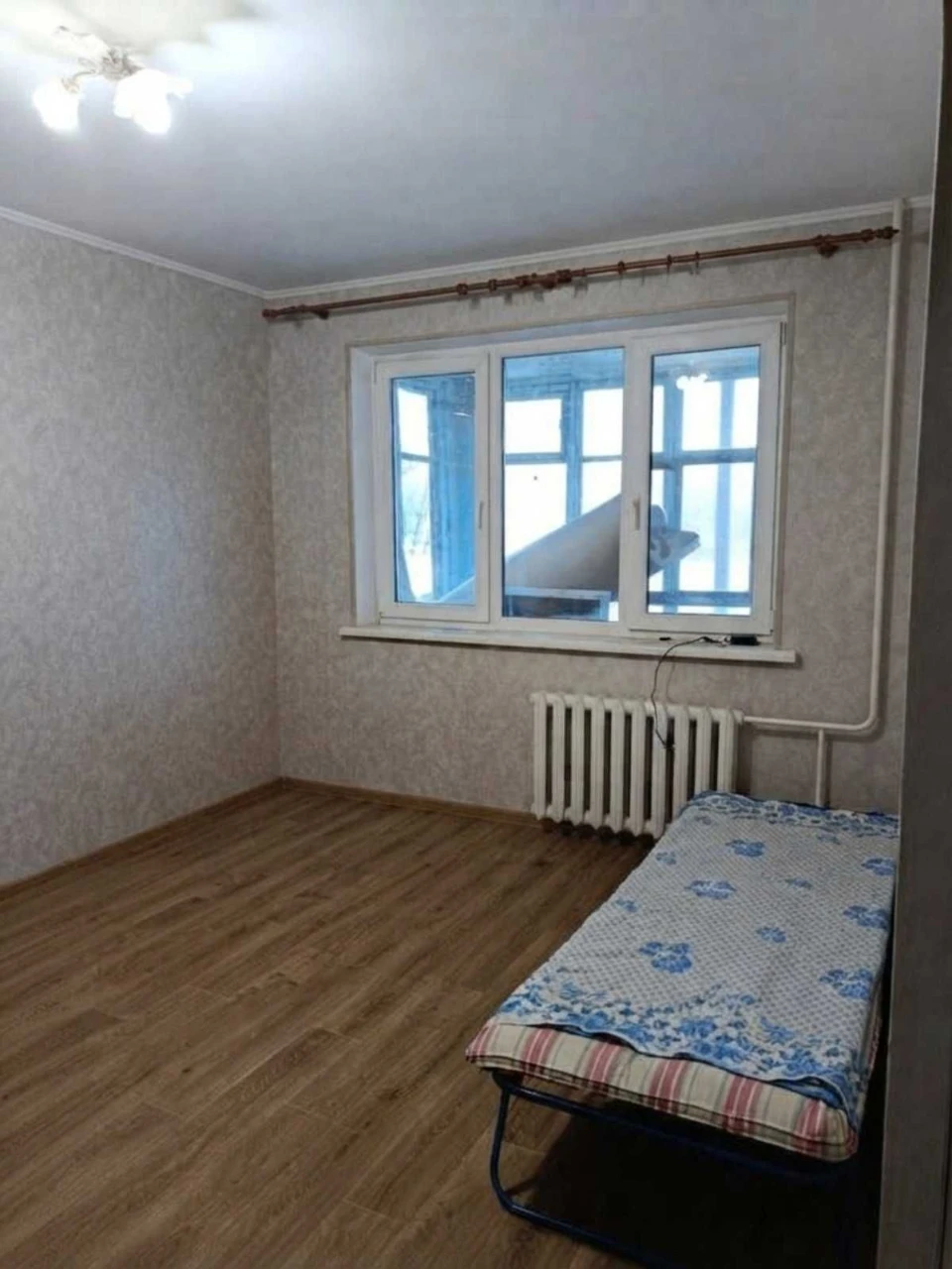 продам 2 кімнатну квартиру метро Армійська