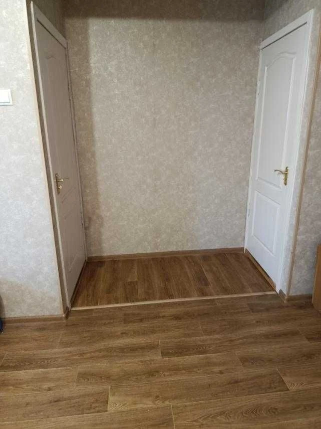 продам 2 кімнатну квартиру метро Армійська