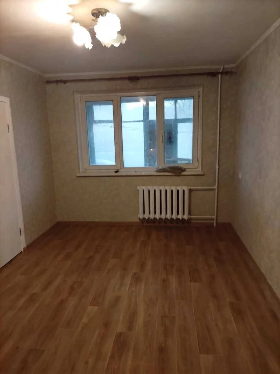 продам 2 кімнатну квартиру метро Армійська