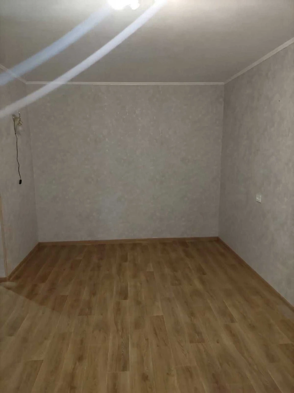 продам 2 кімнатну квартиру метро Армійська