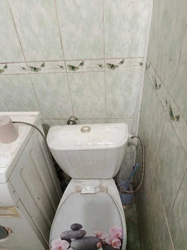 продам 2 кімнатну квартиру метро Армійська
