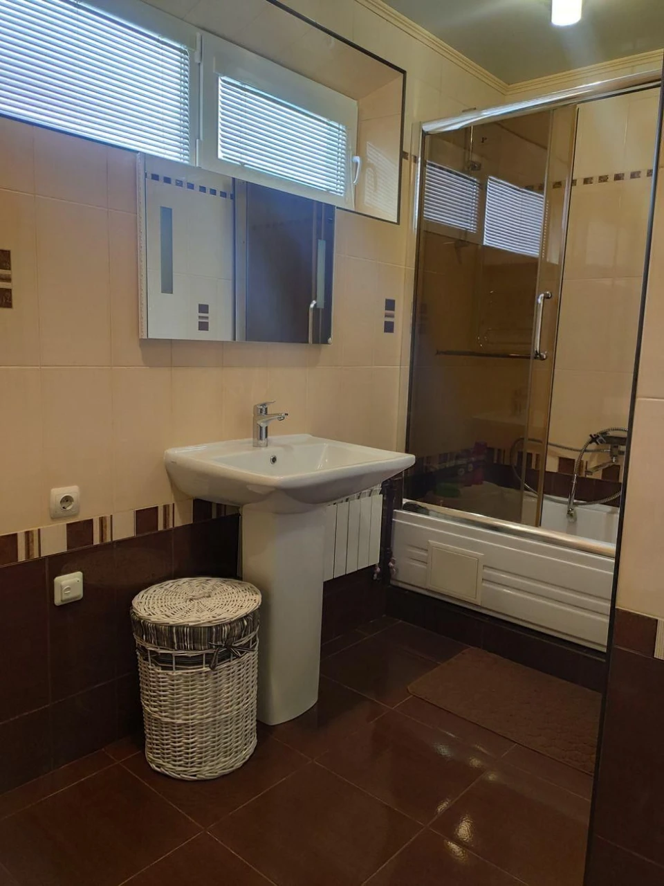 Продаж 2-к.квартири з ремонтом,новобудова, метро Наукова