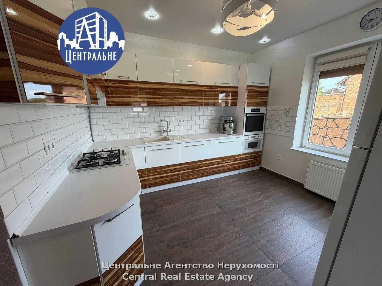 Продаж будинку по вул. Учительська.