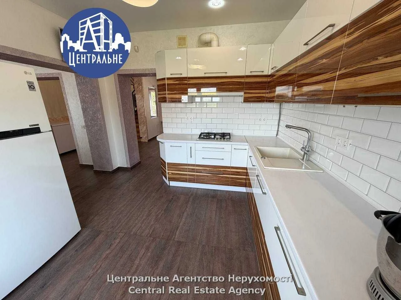 Продаж будинку по вул. Учительська.