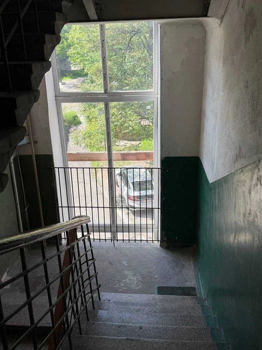 Продам 2 к квартиру Грушевского, центр, сталинка
