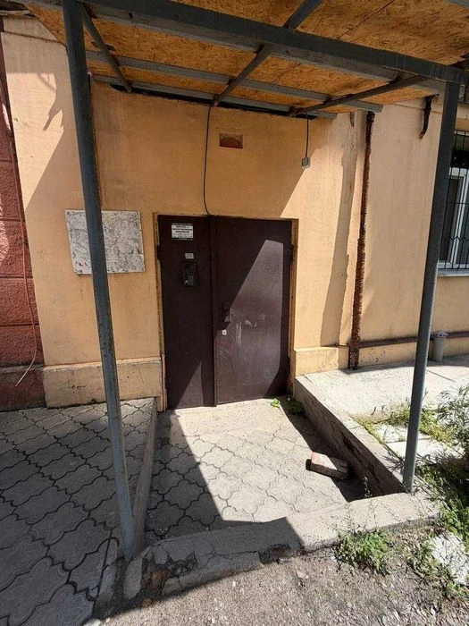 Продам 2 к квартиру Грушевского, центр, сталинка