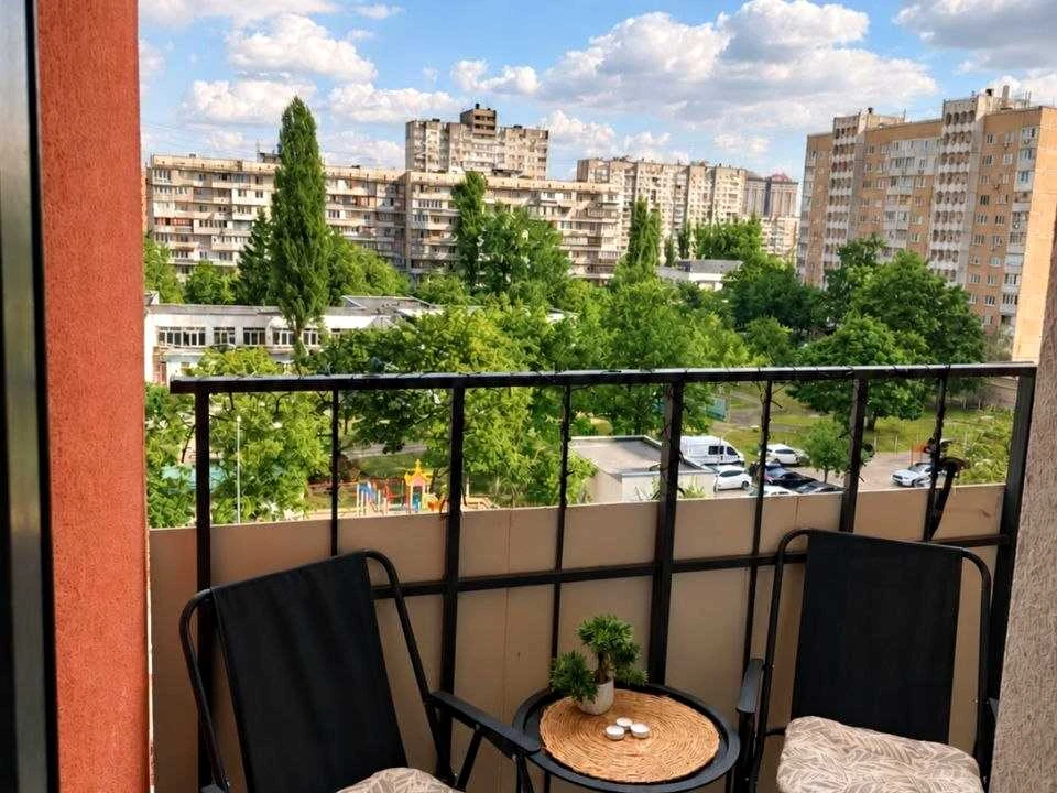 Квартира. Київ, Богатирська вул.