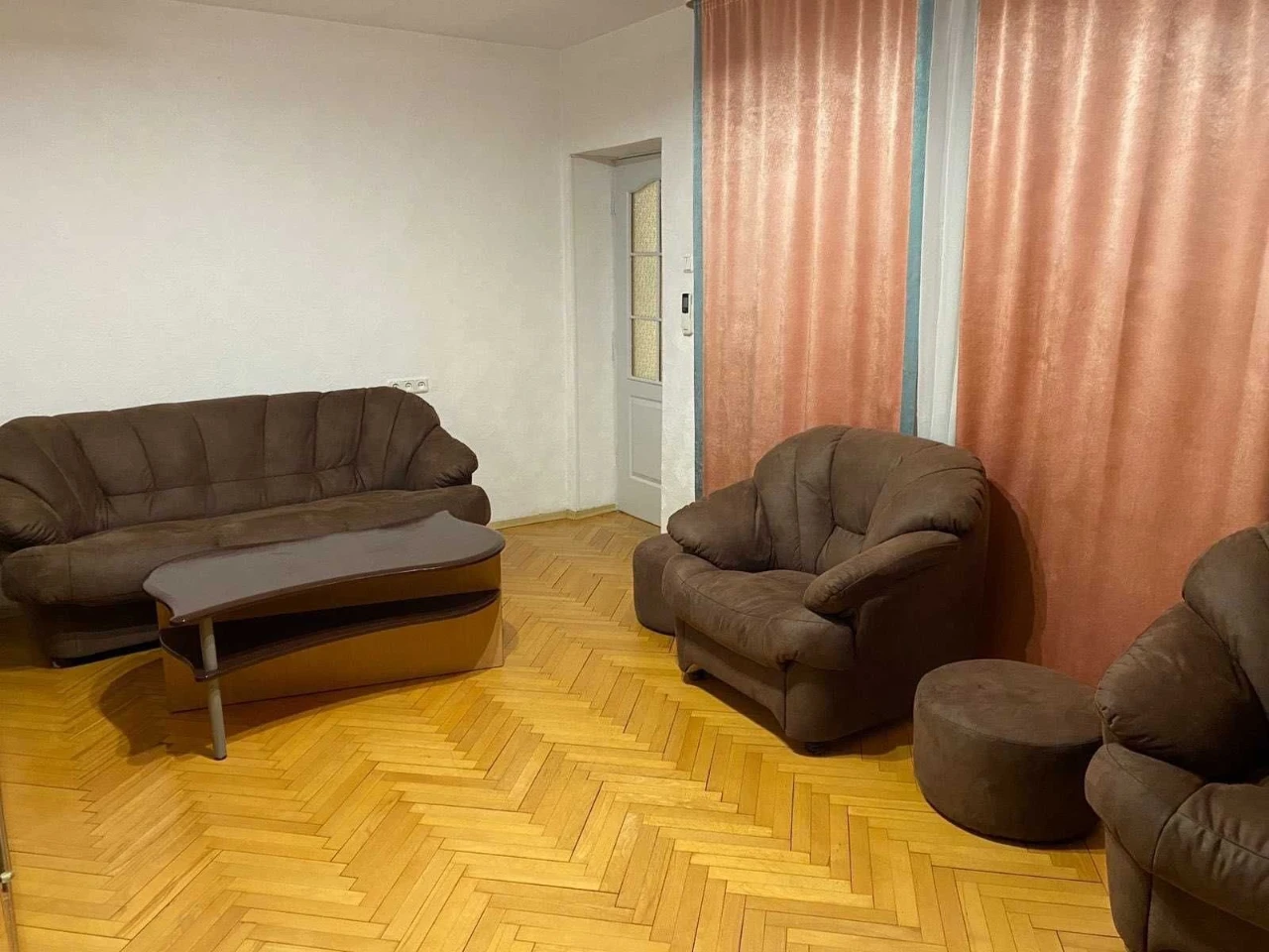 Здається 3х кімн. кв. вул. Оболонська 12, Поділ