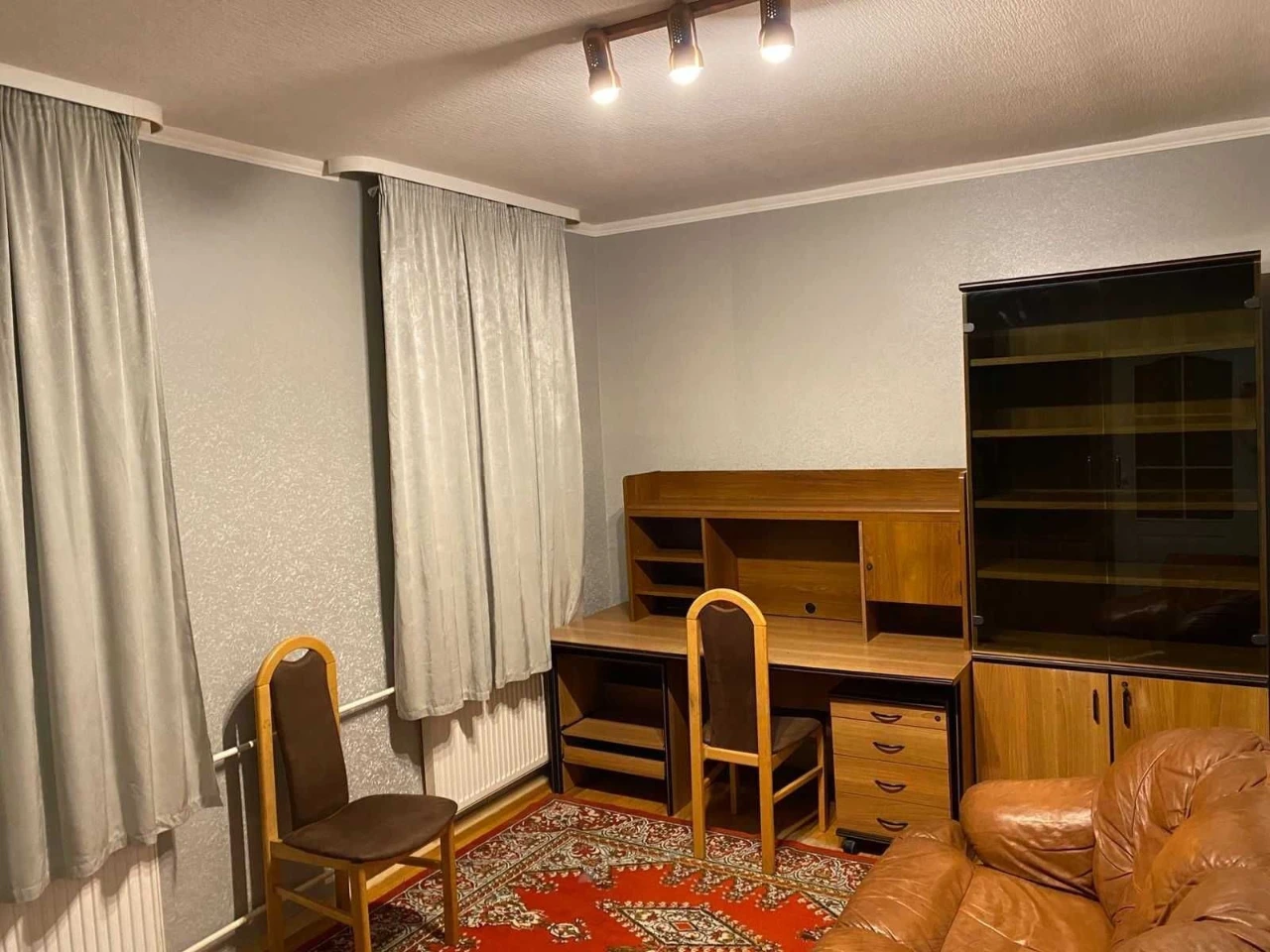 Здається 3х кімн. кв. вул. Оболонська 12, Поділ