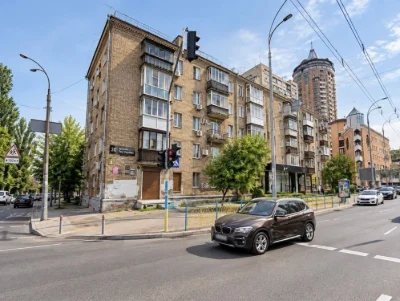Оренда 2-к квартири 44 м², ст. м. Печерська, б-р Лесі Україн