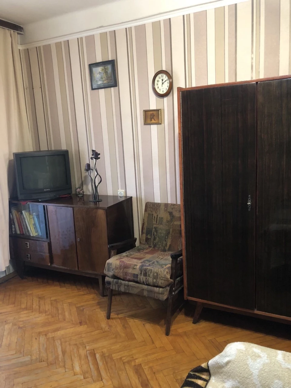 Здам 3 окремі Лісова Мілютенка кінотеатр Кіото акуратнаа