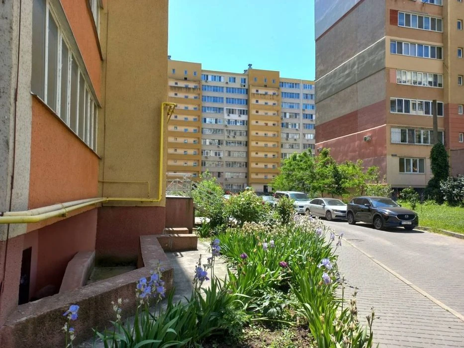 Продаётся 2-комнатная квартира в новом сданном кирпичном доме.
