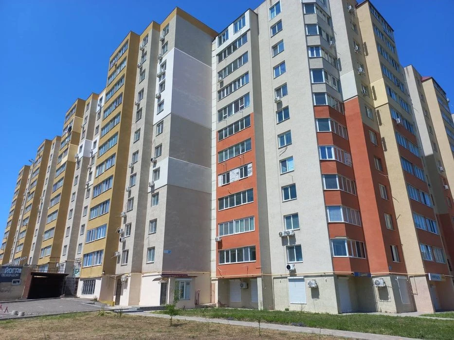 Продаётся 2-комнатная квартира в новом сданном кирпичном доме.