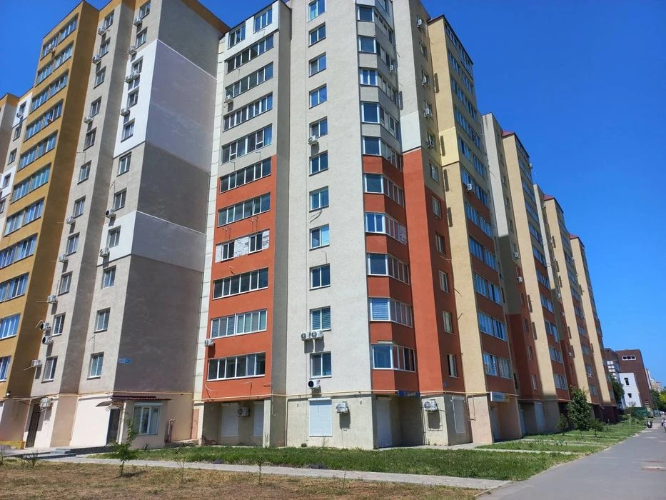 Продаётся 2-комнатная квартира в новом сданном кирпичном доме.