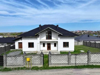 Будинок. Рівне, масив Райський сад